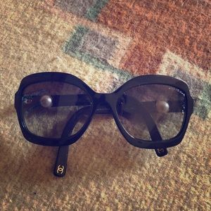 Chanel sunglasses pearl collection no case